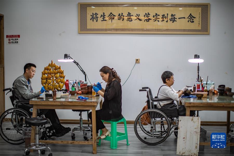 哪里能玩斗牛纸牌游戏